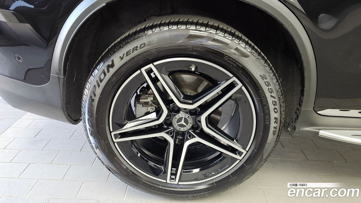 Mercedes-Benz GLC-Class 2023