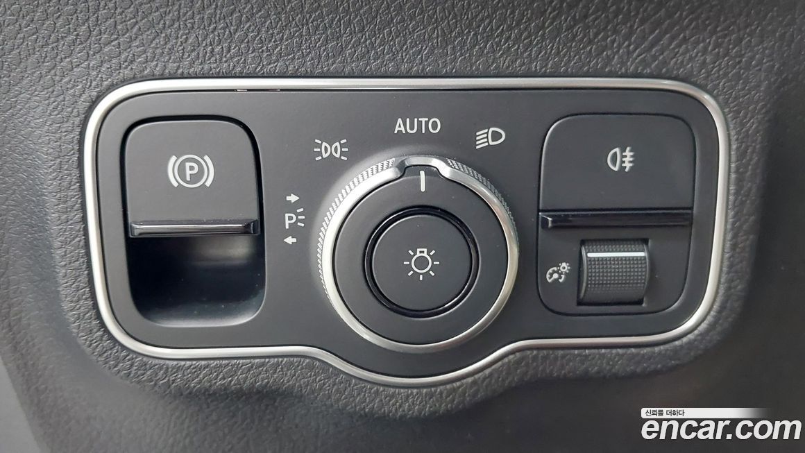 Mercedes-Benz GLB-Class 2025