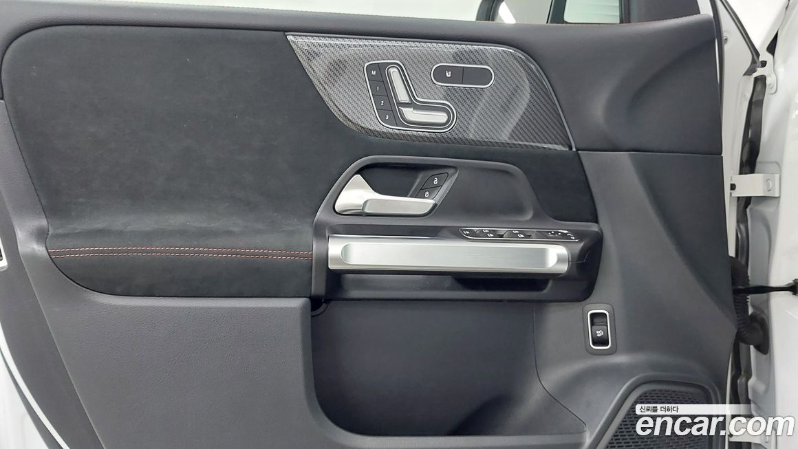 Mercedes-Benz GLB-Class 2025