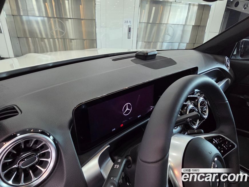 Mercedes-Benz EQB 2026