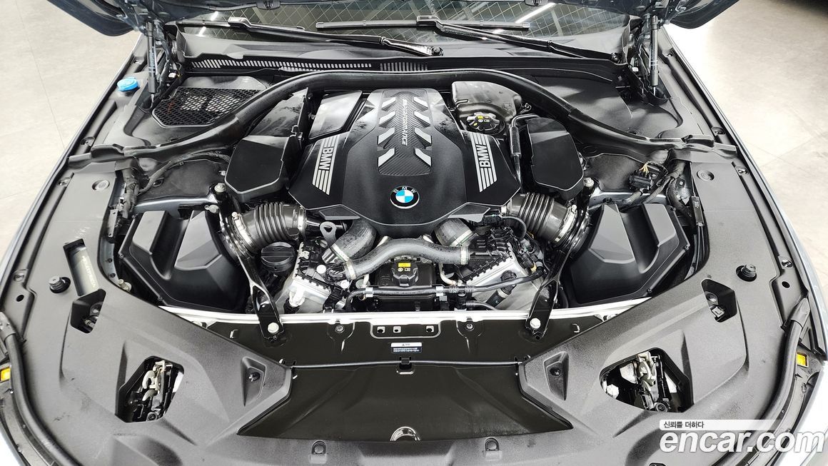 BMW 8-Series 2023
