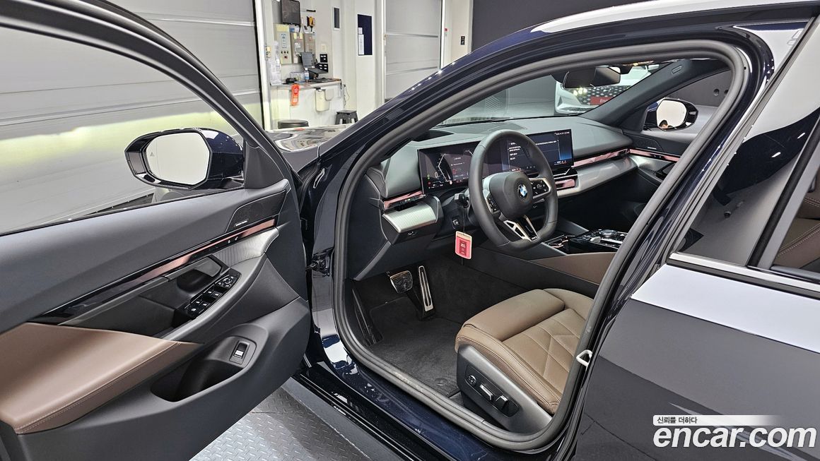 BMW 5-Series 2025