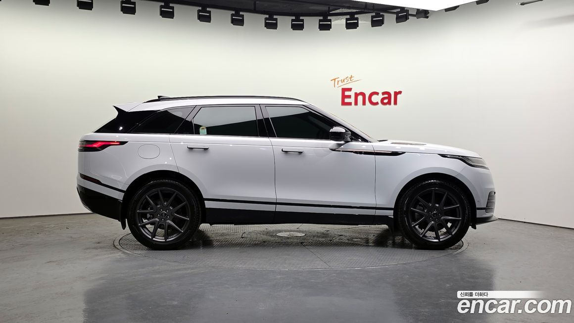 Land Rover Range Rover Velar 2025