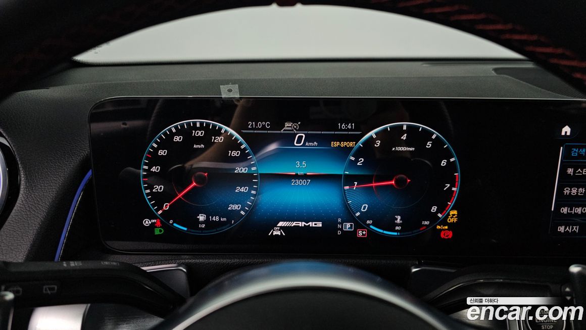 Mercedes-Benz GLB-Class 2023