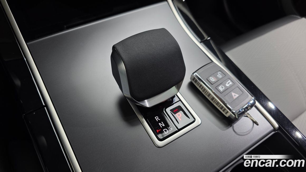 Land Rover Range Rover Velar 2025