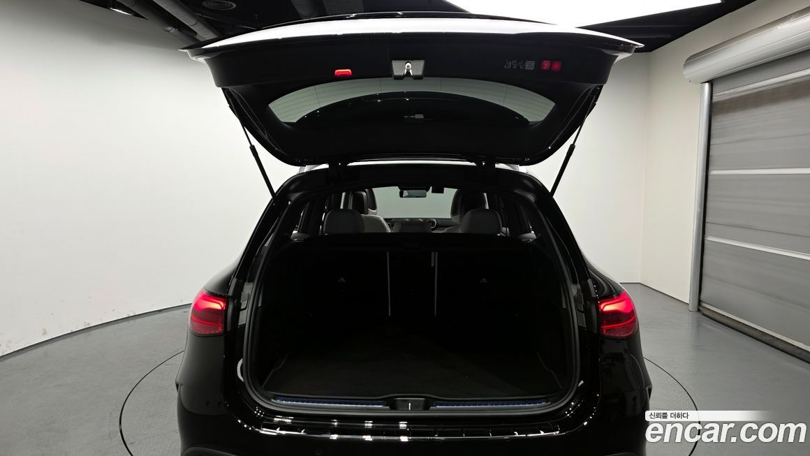 Mercedes-Benz GLC-Class 2025