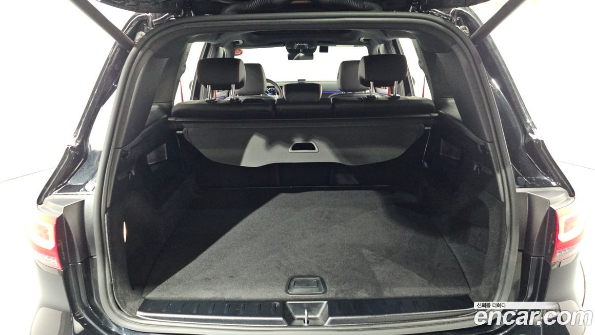 Mercedes-Benz GLB-Class 2023