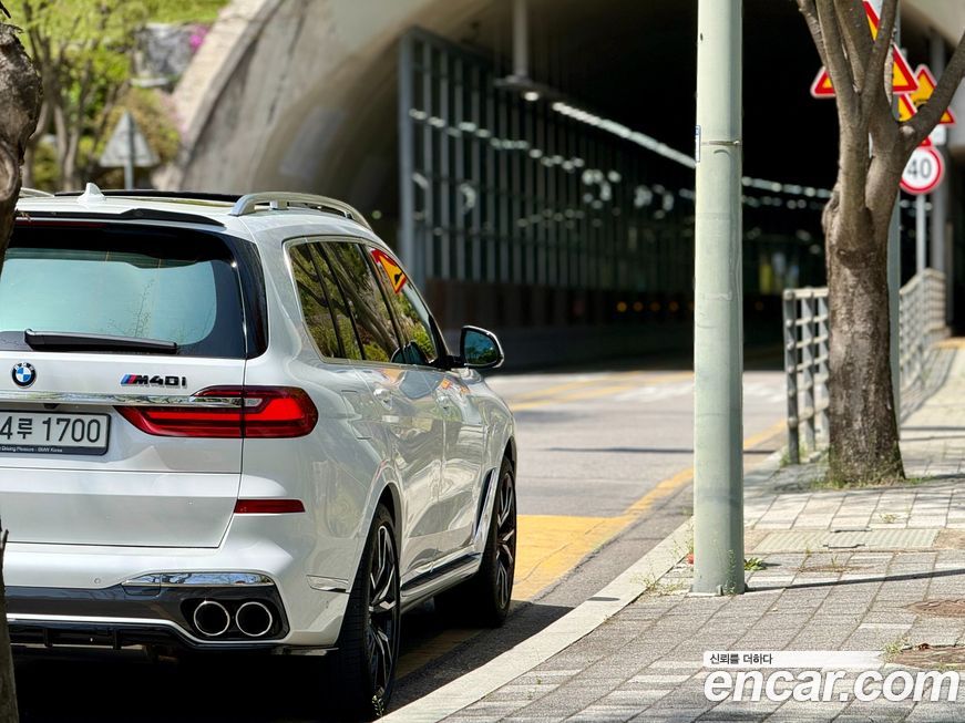 BMW X7 2021