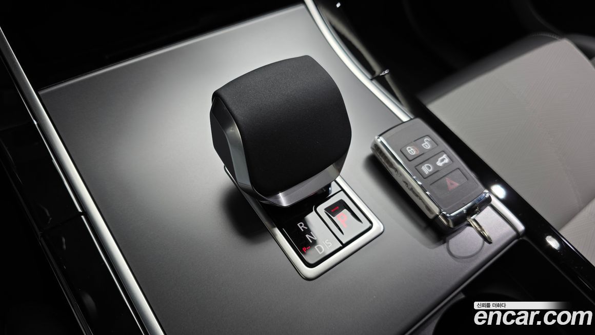 Land Rover Range Rover Velar 2025