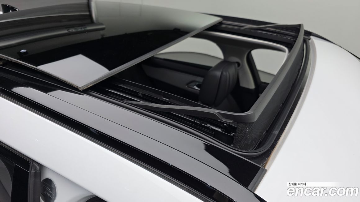 Land Rover Range Rover Velar 2025