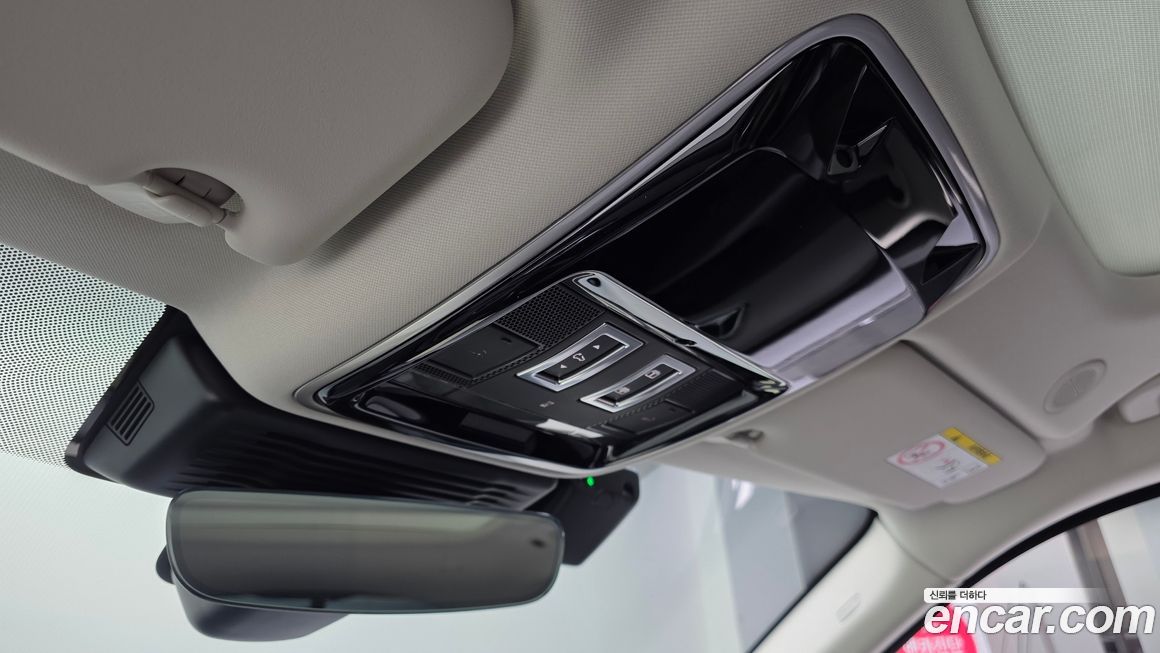 Land Rover Range Rover Velar 2025