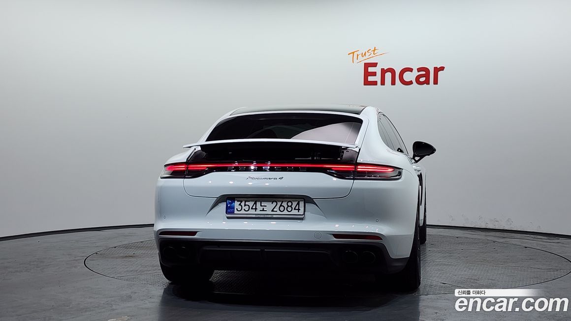 Porsche Panamera 2023