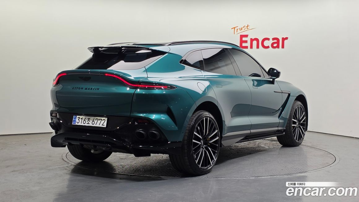 Astonmartin DBX 2023