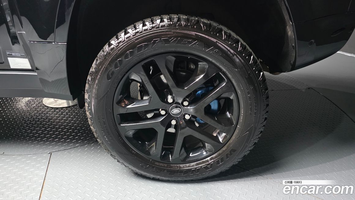Land Rover Defender 2024