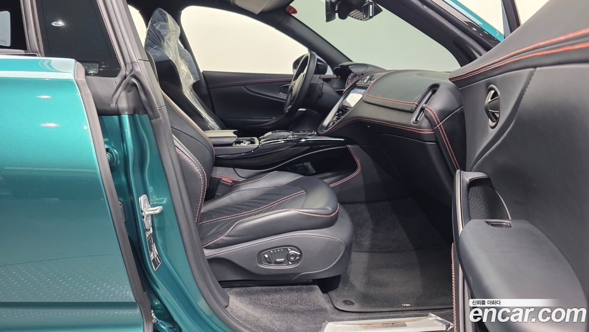 Astonmartin DBX 2023