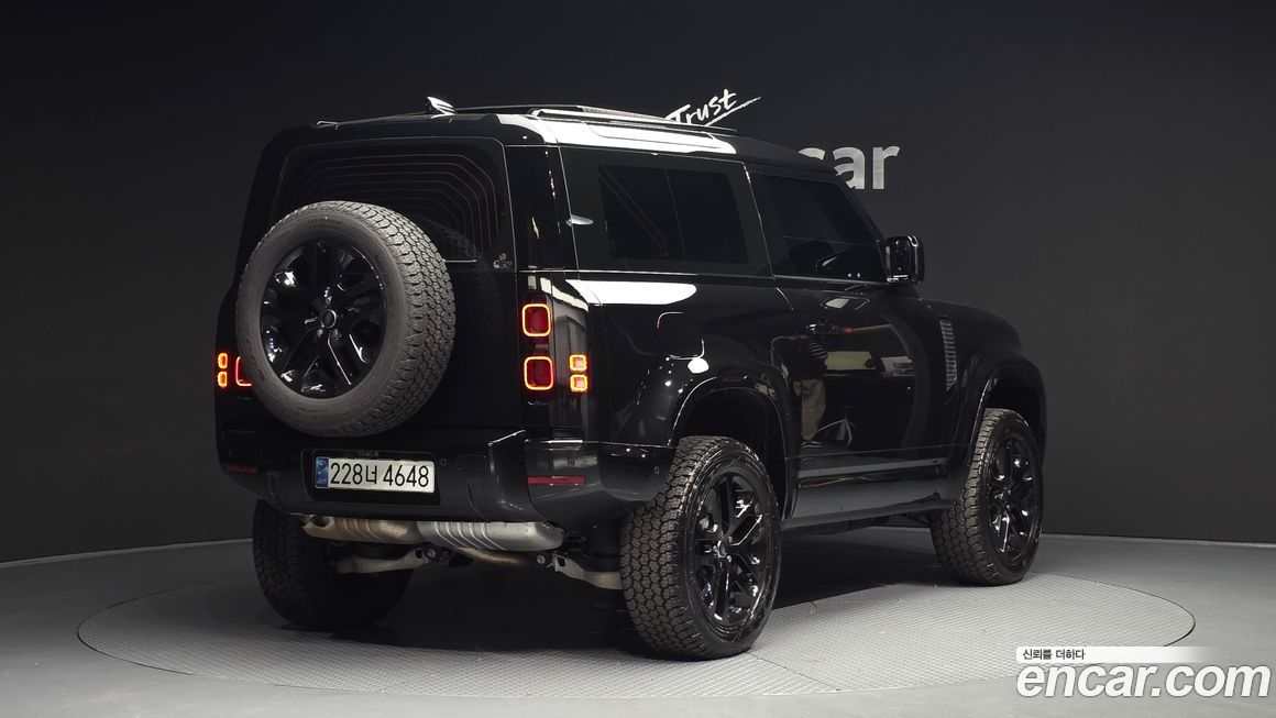 Land Rover Defender 2024