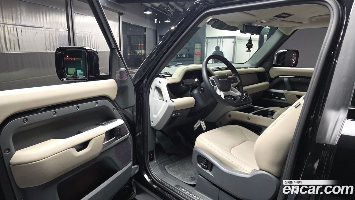 Land Rover Defender 2024