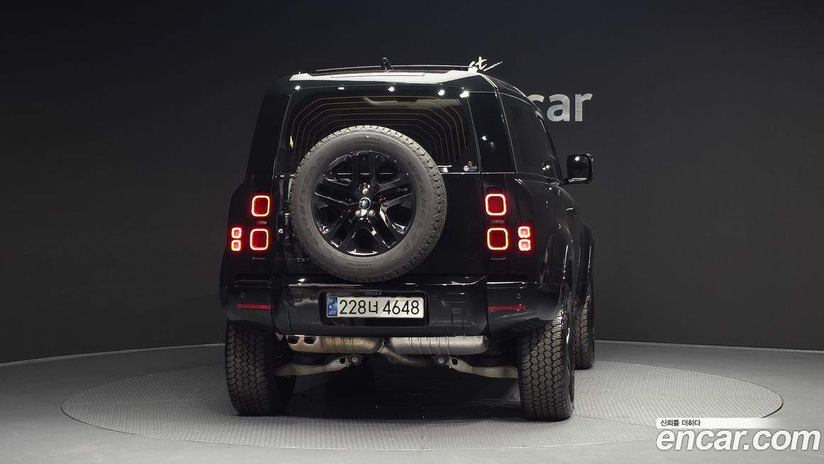 Land Rover Defender 2024