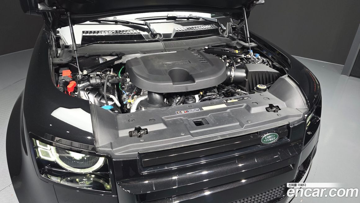 Land Rover Defender 2024