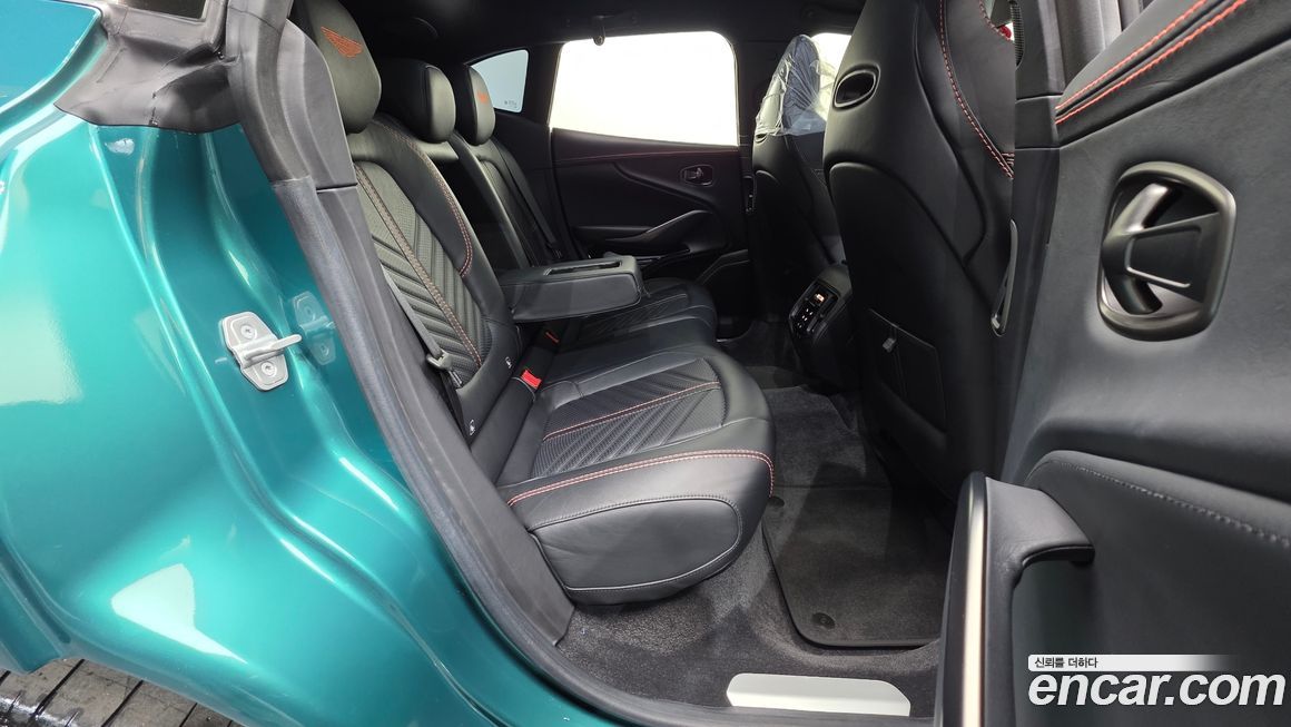 Astonmartin DBX 2023