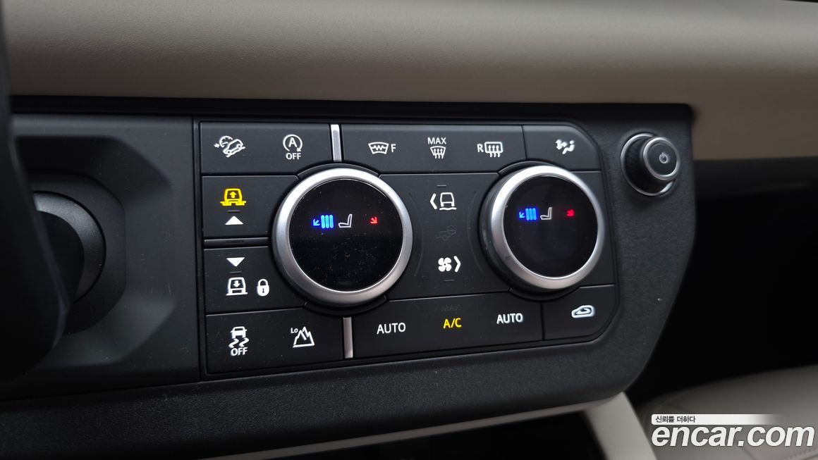 Land Rover Defender 2024