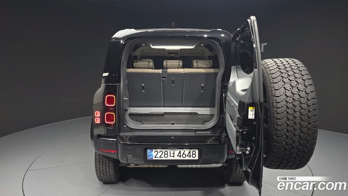 Land Rover Defender 2024