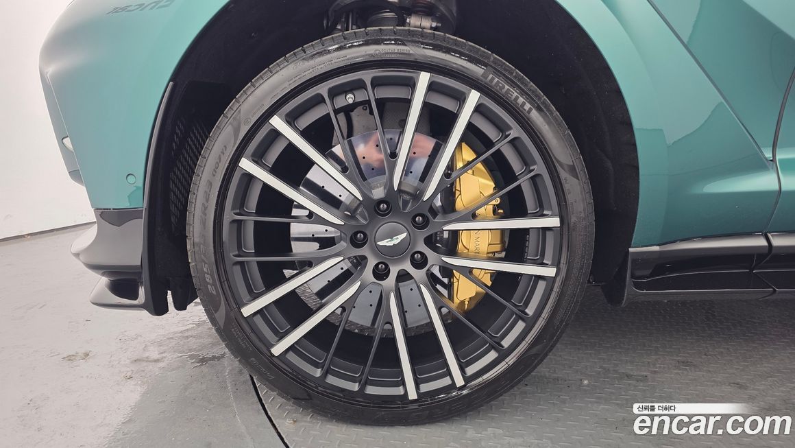 Astonmartin DBX 2023