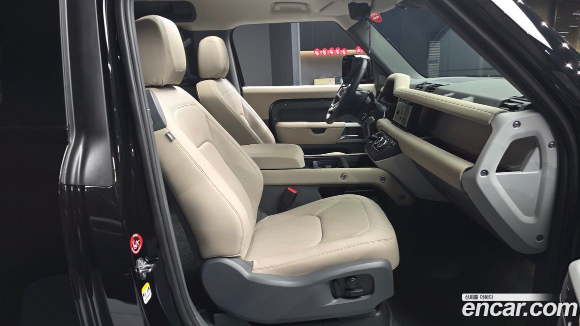 Land Rover Defender 2024