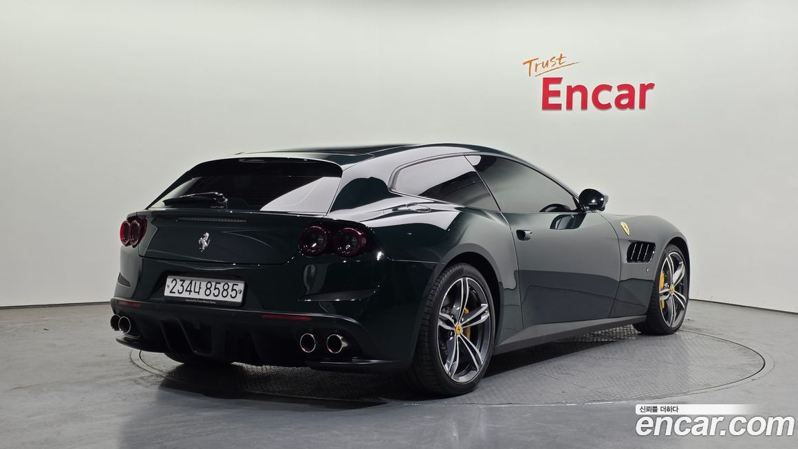 Ferrari GTC4 Lusso 2020