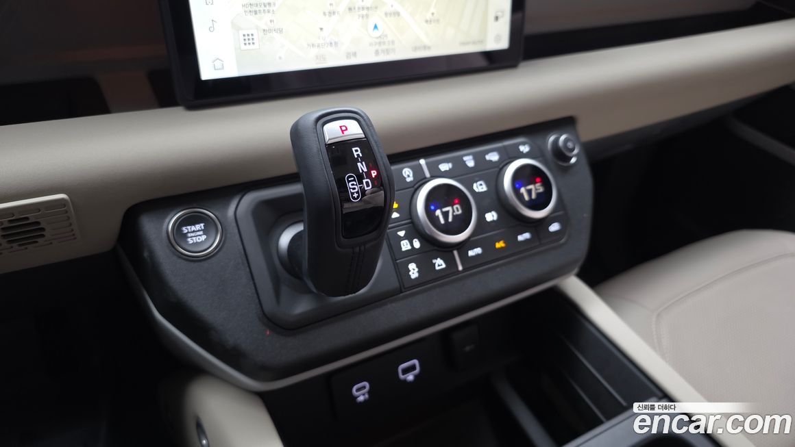 Land Rover Defender 2024