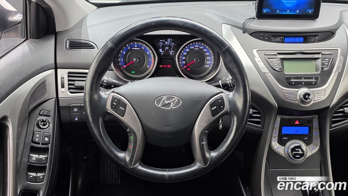 Hyundai AVANTE 2013