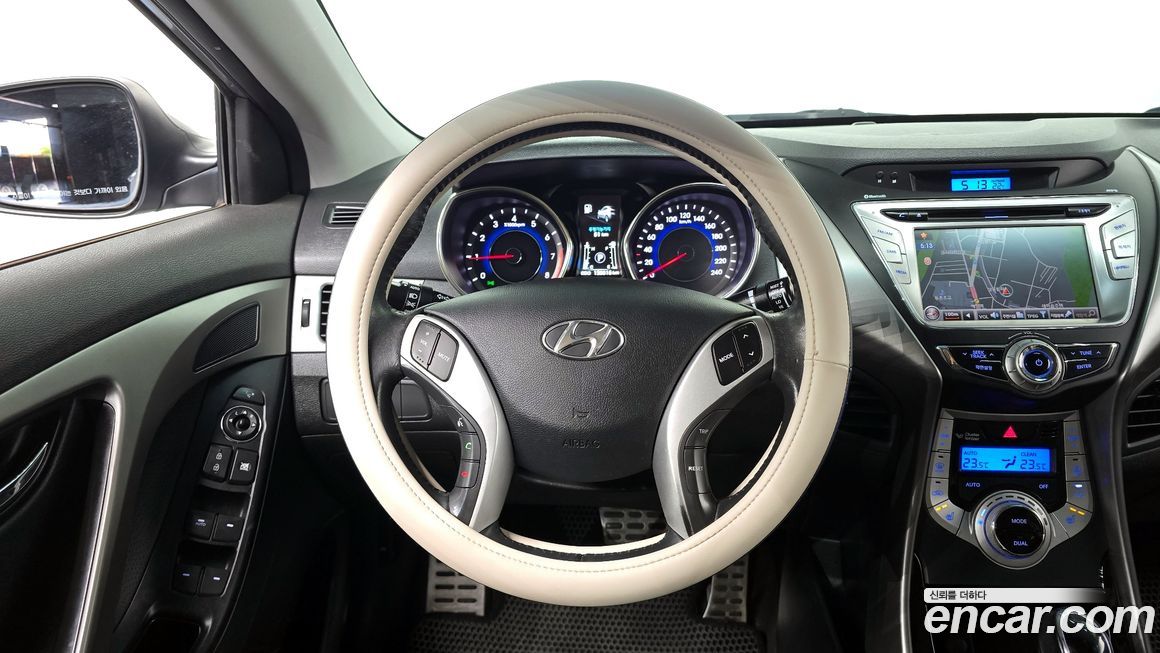 Hyundai AVANTE 2012