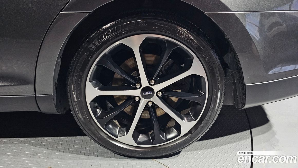 Ford Taurus 2015