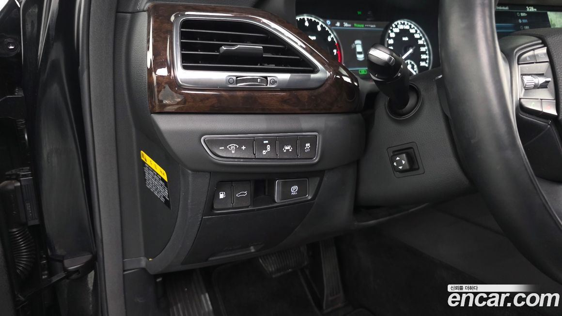 Genesis EQ900 2017