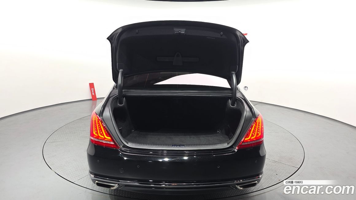 Genesis EQ900 2017