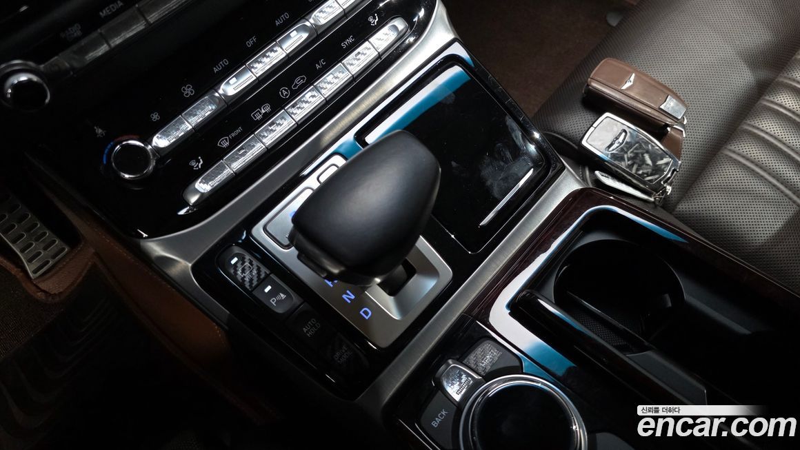Genesis EQ900 2018