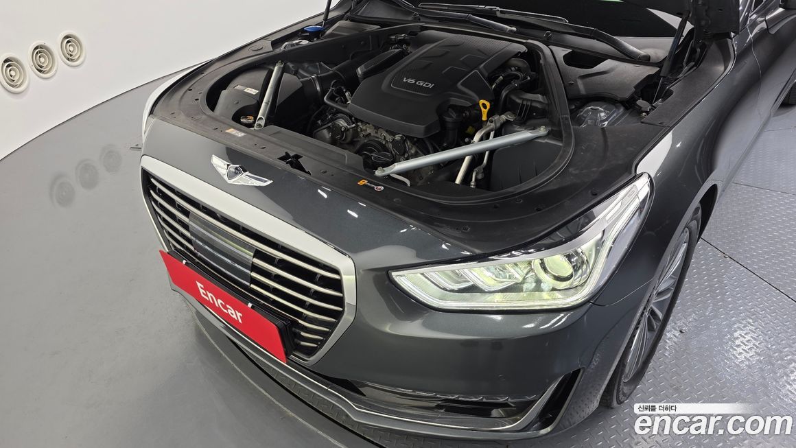 Genesis EQ900 2017