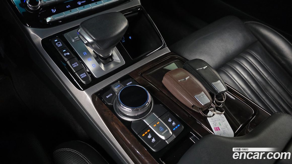 Genesis EQ900 2017