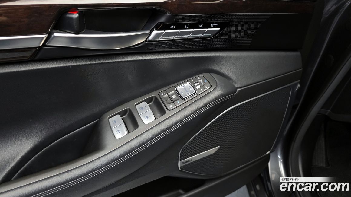 Genesis EQ900 2017