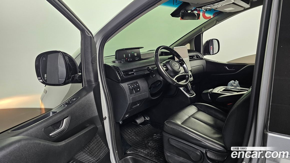 Hyundai Staria 2023