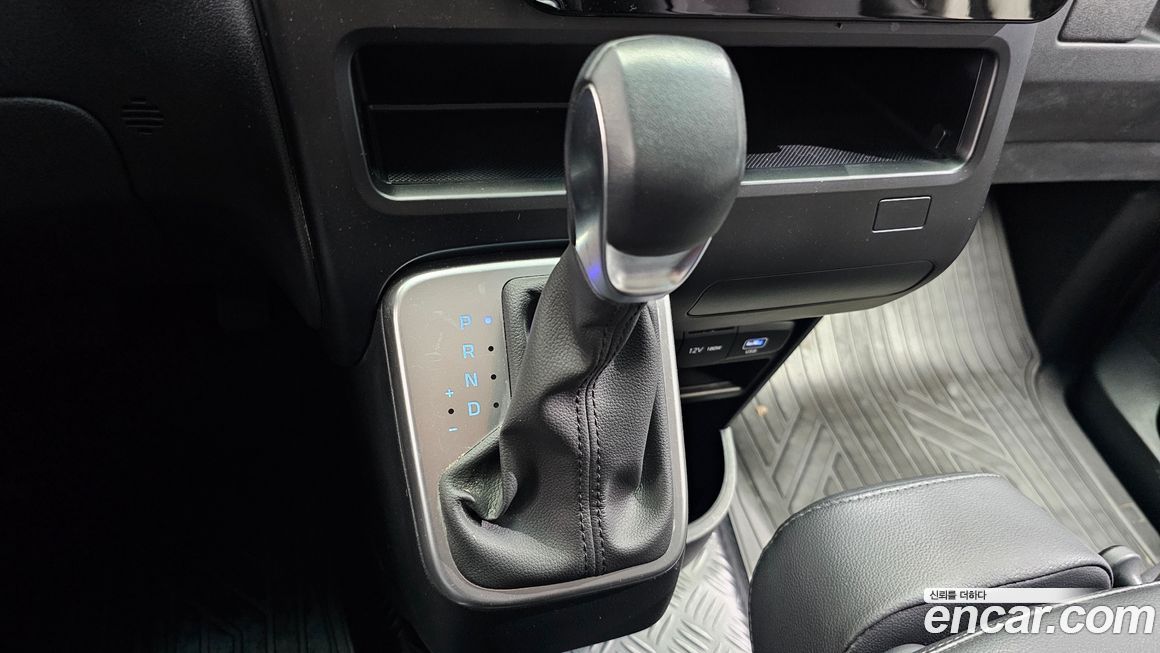 Hyundai Staria 2025