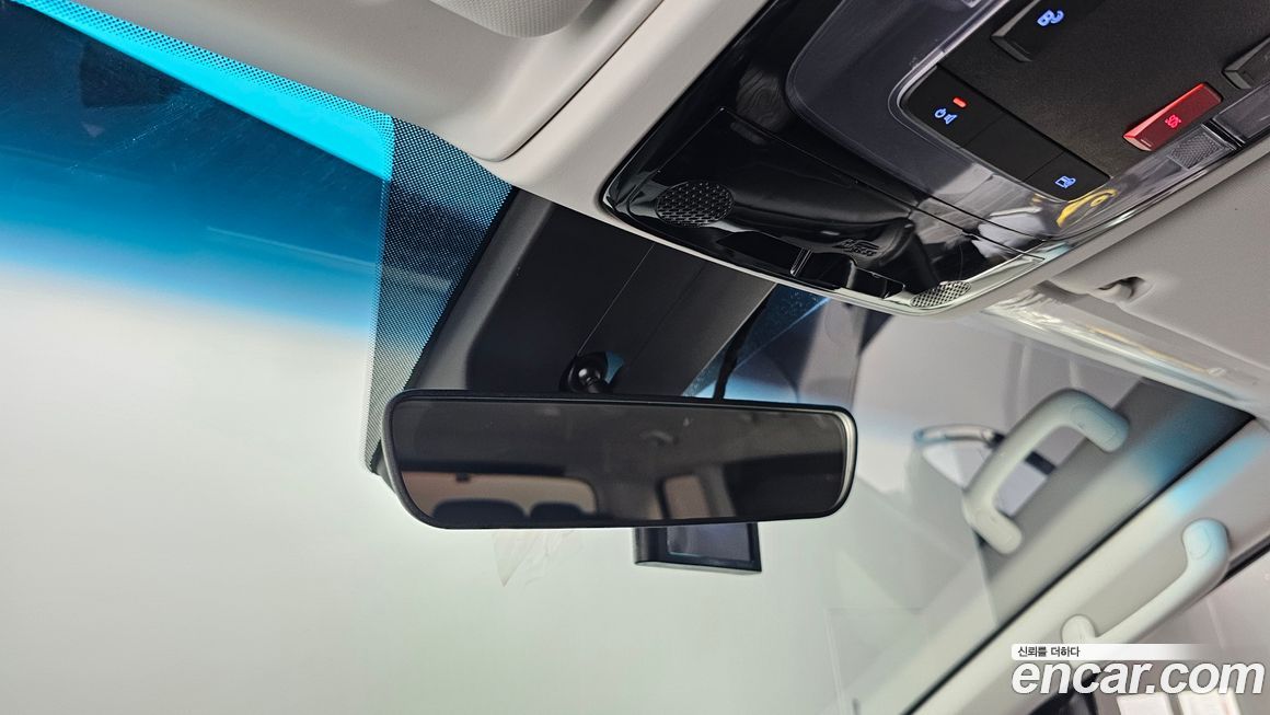 Hyundai Staria 2025
