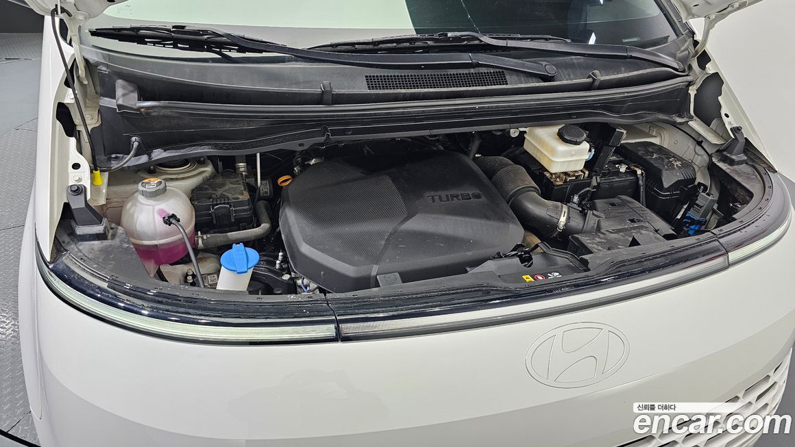 Hyundai Staria 2025