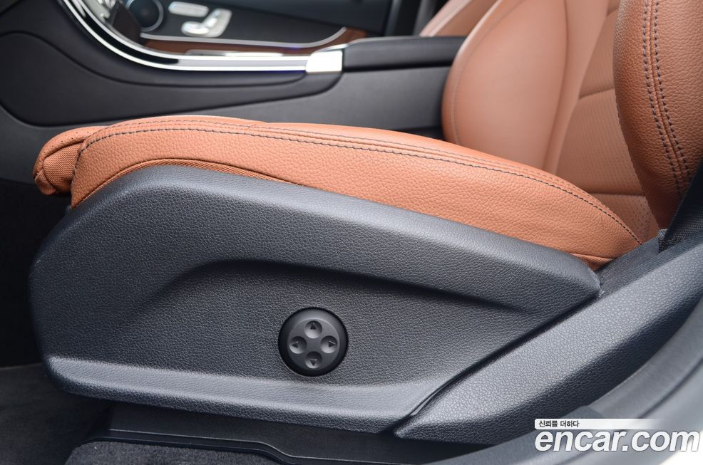 Mercedes-Benz GLC-Class 2021