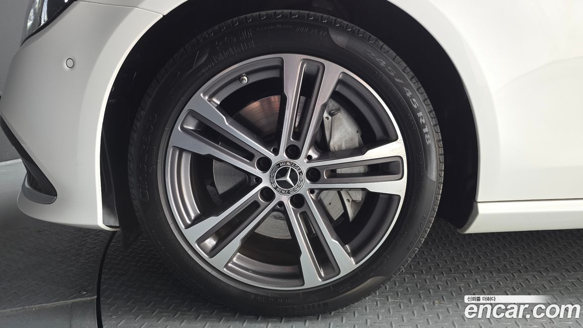 Mercedes-Benz E-Class 2021