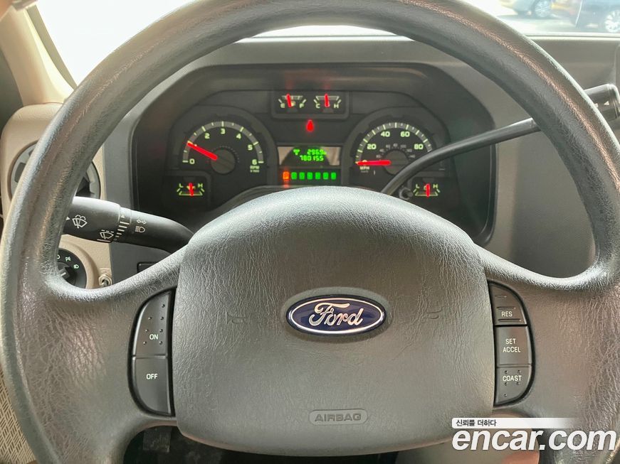 Ford E-Series 2010