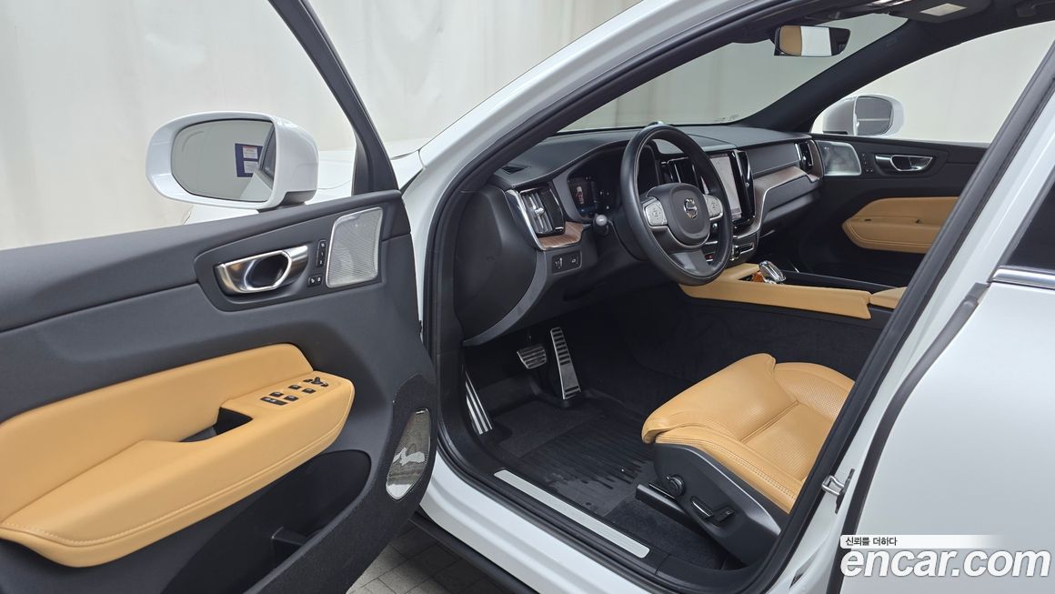 Volvo XC60 2022