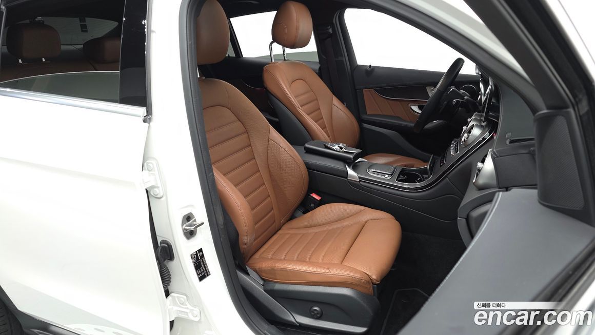 Mercedes-Benz GLC-Class 2023