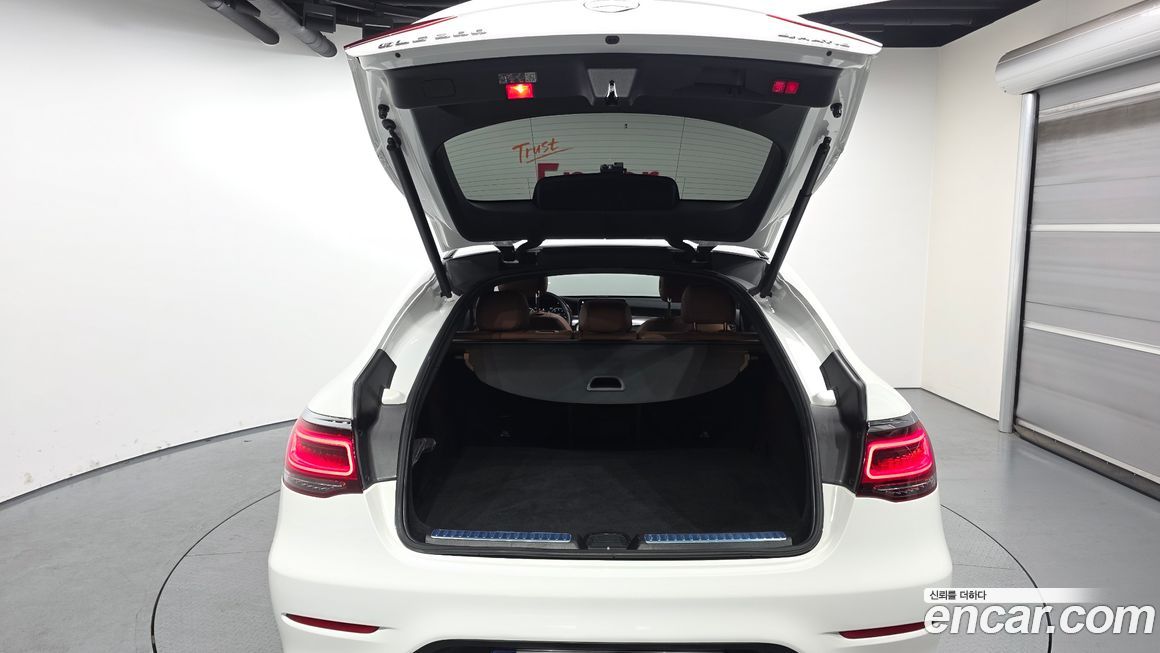 Mercedes-Benz GLC-Class 2023