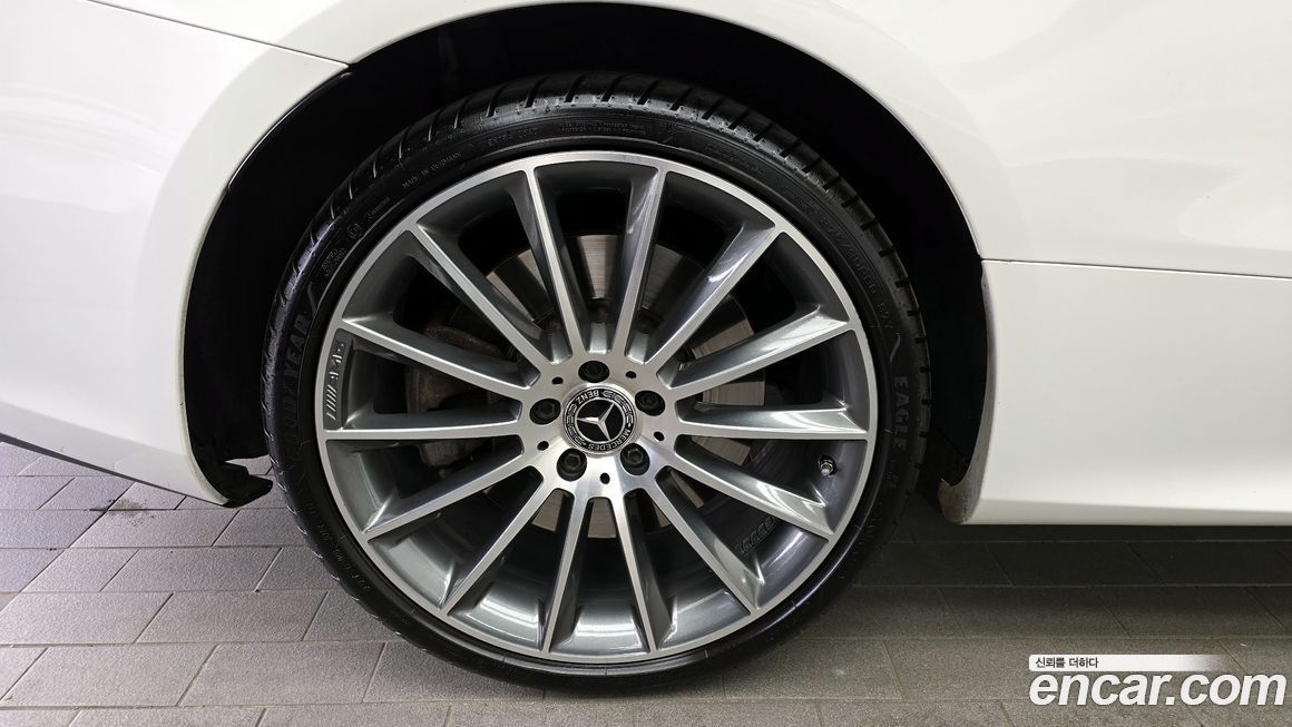 Mercedes-Benz E-Class 2022